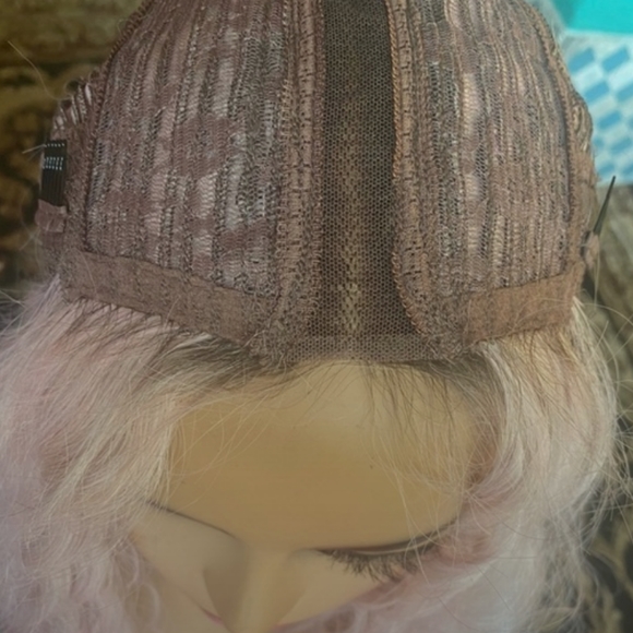 Cute realistic Blush pink lace front wig - Picture 3 of 12